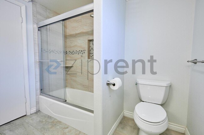 Building Photo - 1334 Birchcrest Ave