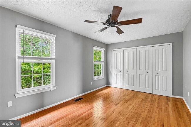 Building Photo - 631 Realm Ct W
