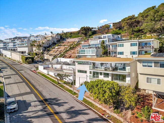 Building Photo - 18109 Coastline Dr