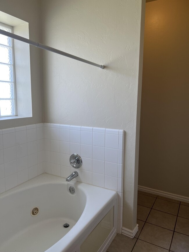 Building Photo - 2321 SW 94th St