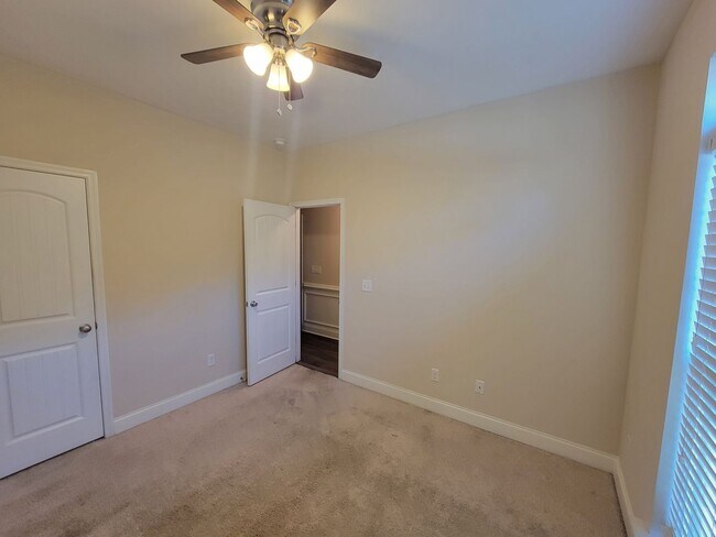 Building Photo - Lakeview Commons - Columbia County