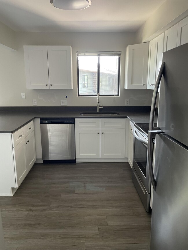 Building Photo - 147 Harvest Dr