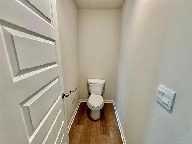 Building Photo - 6100 Blackwood Ct