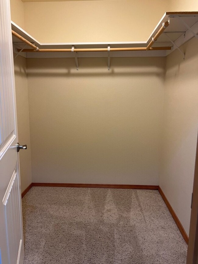 Building Photo - 417 SW Pemberly Loop