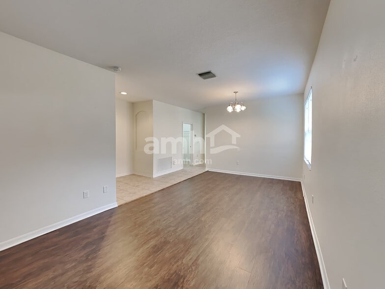 Building Photo - 6019 Blue Sage Dr