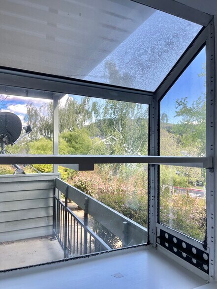 Building Photo - 8110 Mountain View Dr