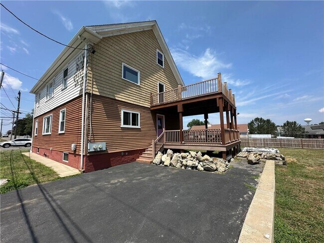 Primary Photo - 2872 Pawtucket Ave