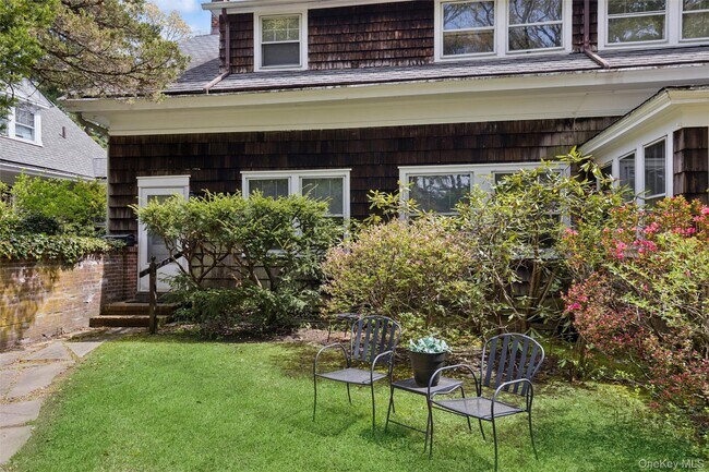 Building Photo - 208 Wheatley Rd