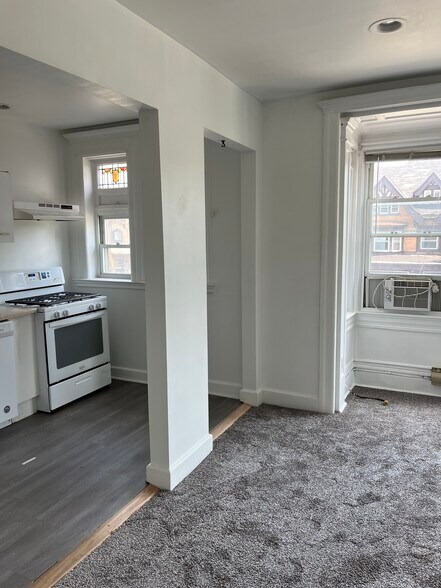 Building Photo - 370 S Negley Ave