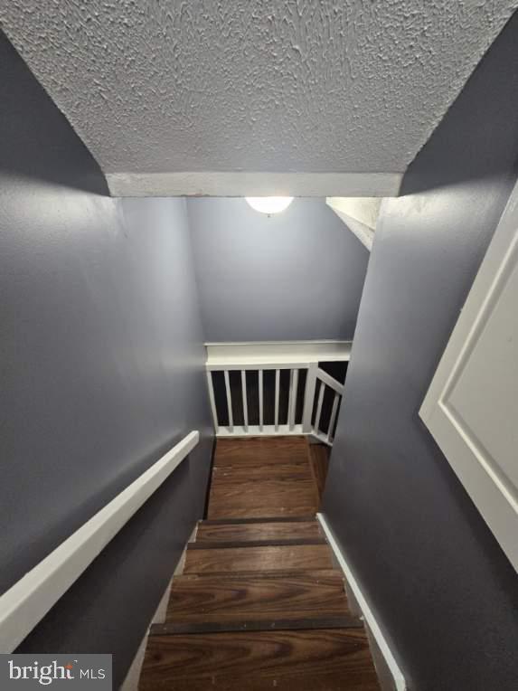 Building Photo - 8126 Londonderry Ct
