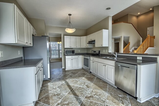 Building Photo - 7233 Springview Ln