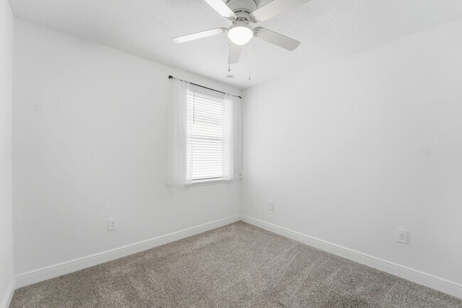 Building Photo - 205 Links Ter Blvd