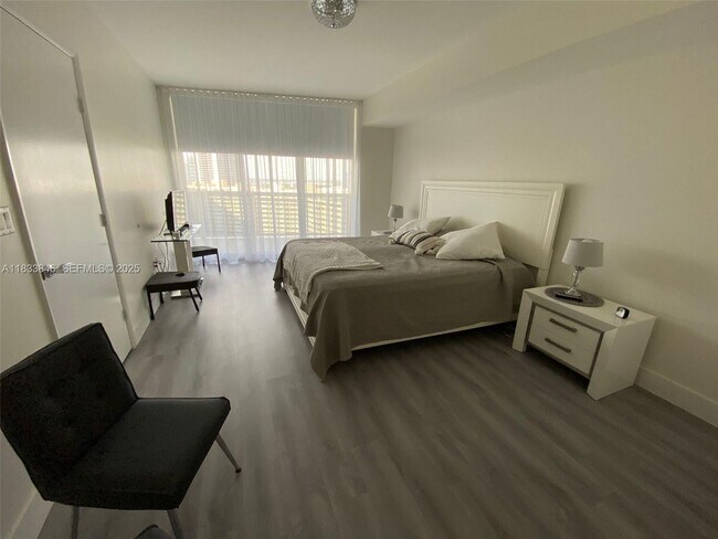 Building Photo - 1850 S Ocean Dr