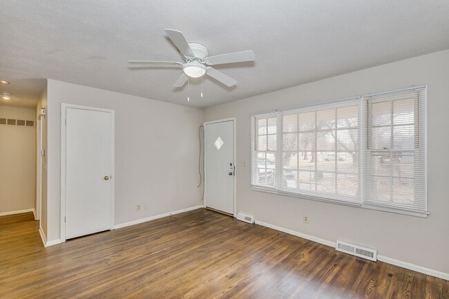 Building Photo - 2 Bedroom Duplex with Basement