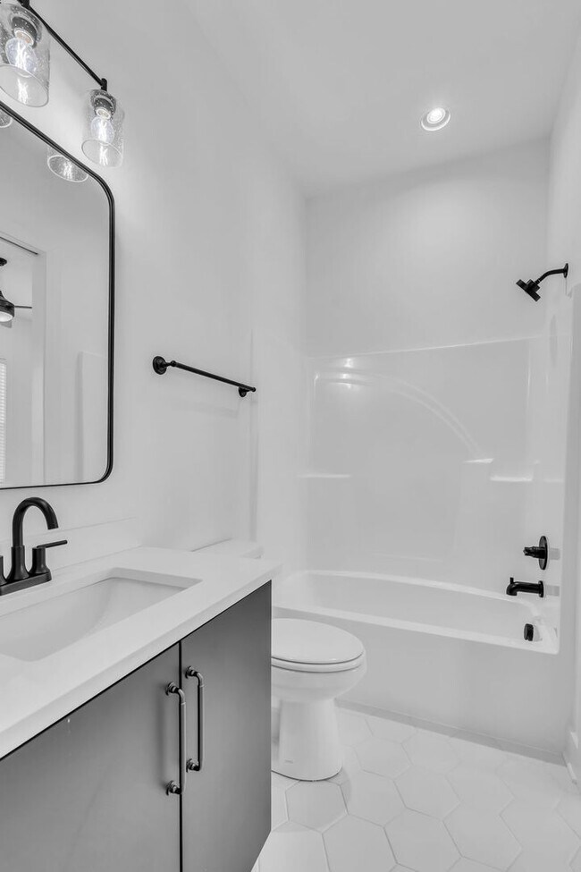 Building Photo - Modern Living in West Nashville