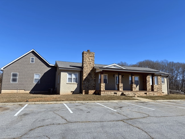 Building Photo - 2,000 square feet - Residential or Commercial Use