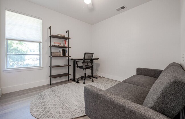 Building Photo - Charming 3/1 South Congress Retreat!