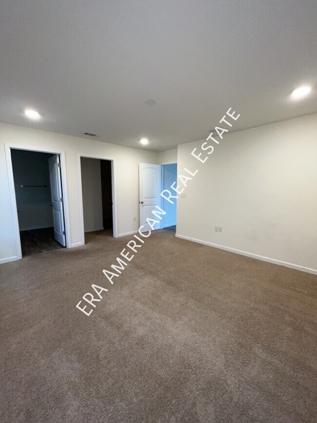 Building Photo - 818 Moorhen Way