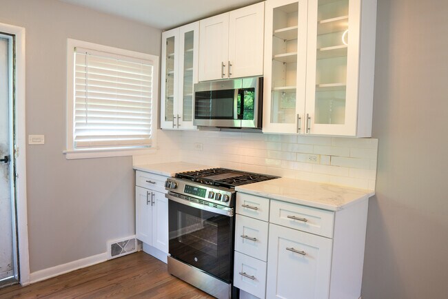 Building Photo - 9733 Karlov Ave