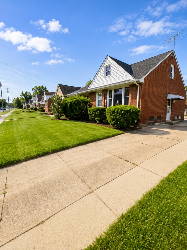 Building Photo - Charming 3BR Rental with Extra Living Space in Basement