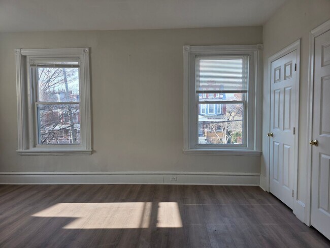 Building Photo - 416 N Broom St