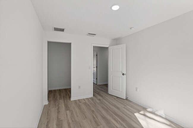 Building Photo - 209 Orange Ave