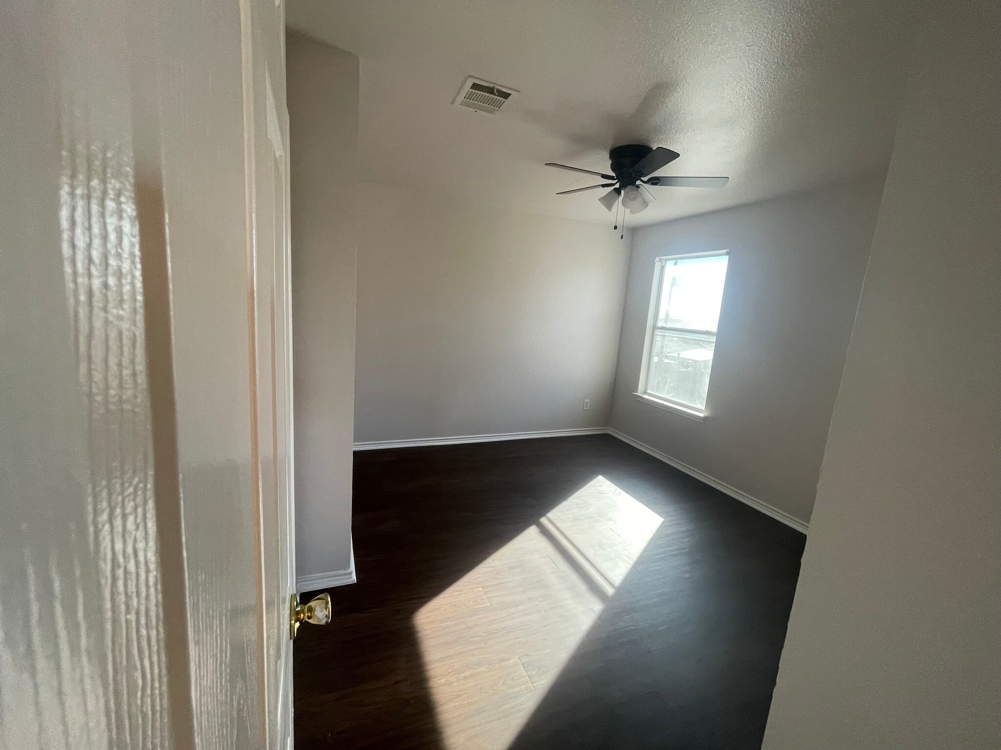 Building Photo - 406 Rustic Stable