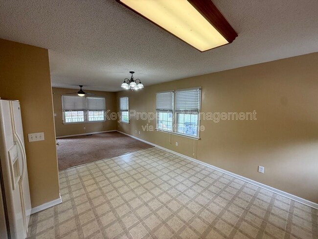 Building Photo - 204 W Barbee St