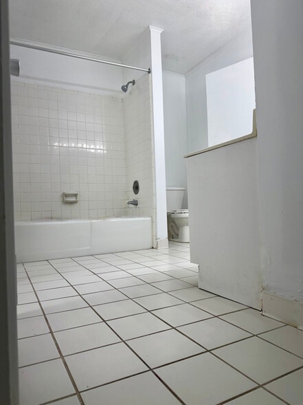 Building Photo - 3400 Betty Ln