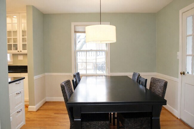 Building Photo - Charming 3BR Colonial with Fully Fenced Yard, Available Now