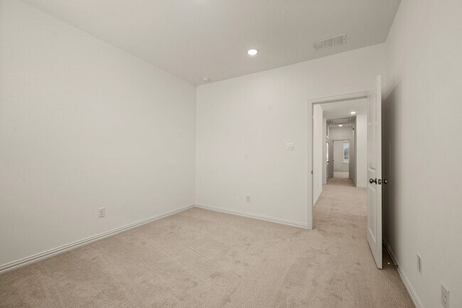 Building Photo - 8936 Magnet Dr