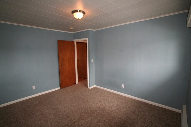 Building Photo - Single Family Home off Frontage Rd!