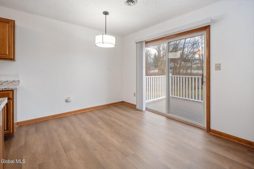 Building Photo - 1911 Cambridge Manor Dr