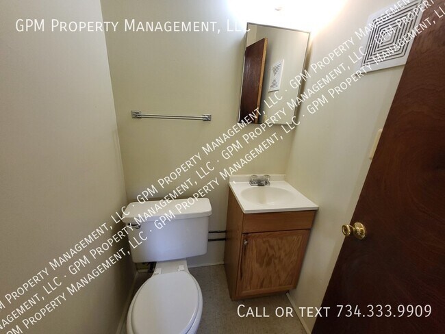 Building Photo - 2308 Deerfield Ct