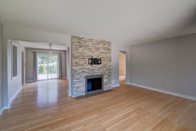 Building Photo - 5212 Midmoor Rd