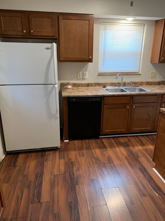 Building Photo - Charming 4-bedroom, 2-bathroom home located in the Covedale area