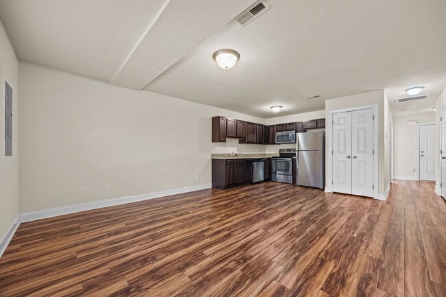 Building Photo - RENT THIS TWO BEDROOM UNIT FOR REDUCED REN...