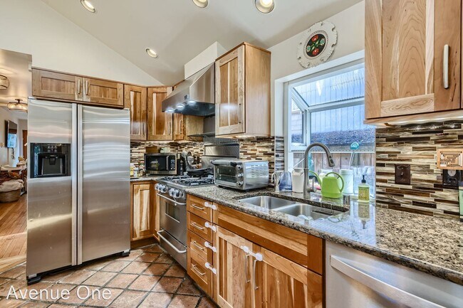 Building Photo - 4 br, 3 bath House - 1614 32nd Ave