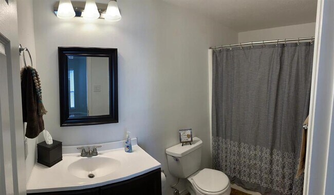 Building Photo - 10176 Oakberry St