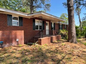 Building Photo - 2817 Meadowbrook Dr