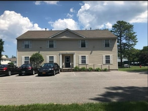 Building Photo - 525 Sir Benjamin Way