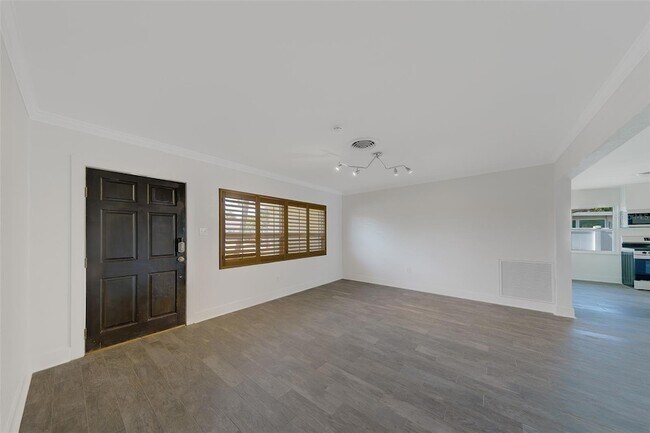 Building Photo - 315 82nd Ave