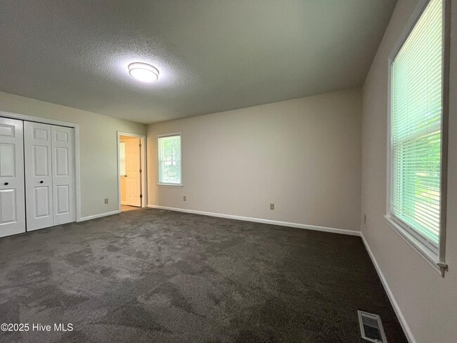 Building Photo - 900 Heather Trail