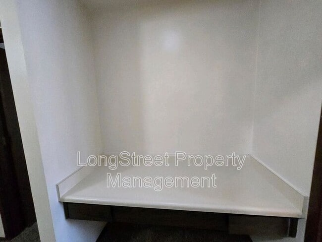 Building Photo - 2145 NW Highland Dr