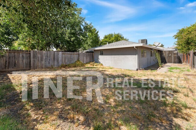 Building Photo - 4812 Robert Frost Way