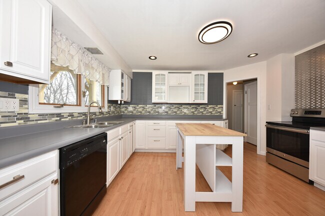 Building Photo - 309 W Washington St