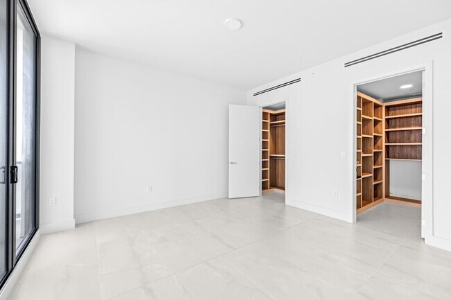 Building Photo - 305 Briny Ave