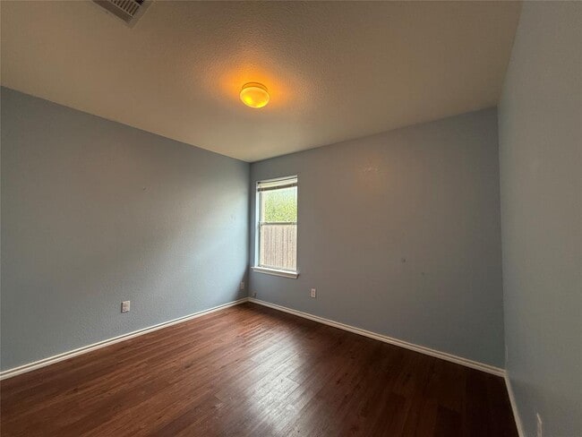 Building Photo - 316 Meadow Park Dr