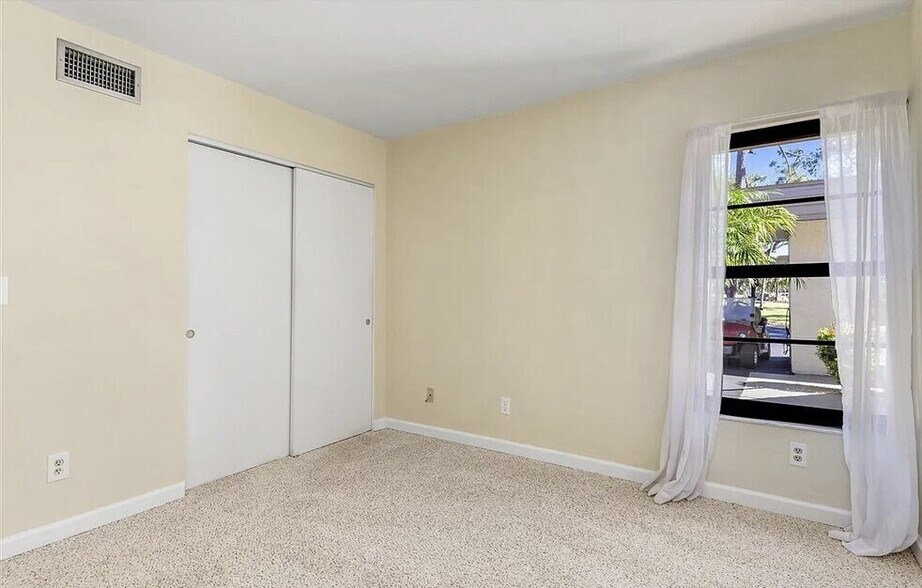 Building Photo - 5625 Trailwinds Dr