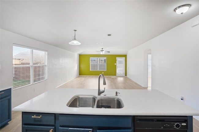 Building Photo - 1938 Castaway Dr